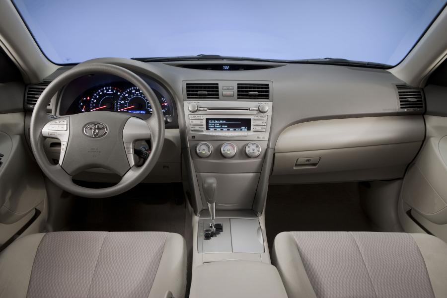  Toyota Camry LE 2010 года  (фото 5 из 20)